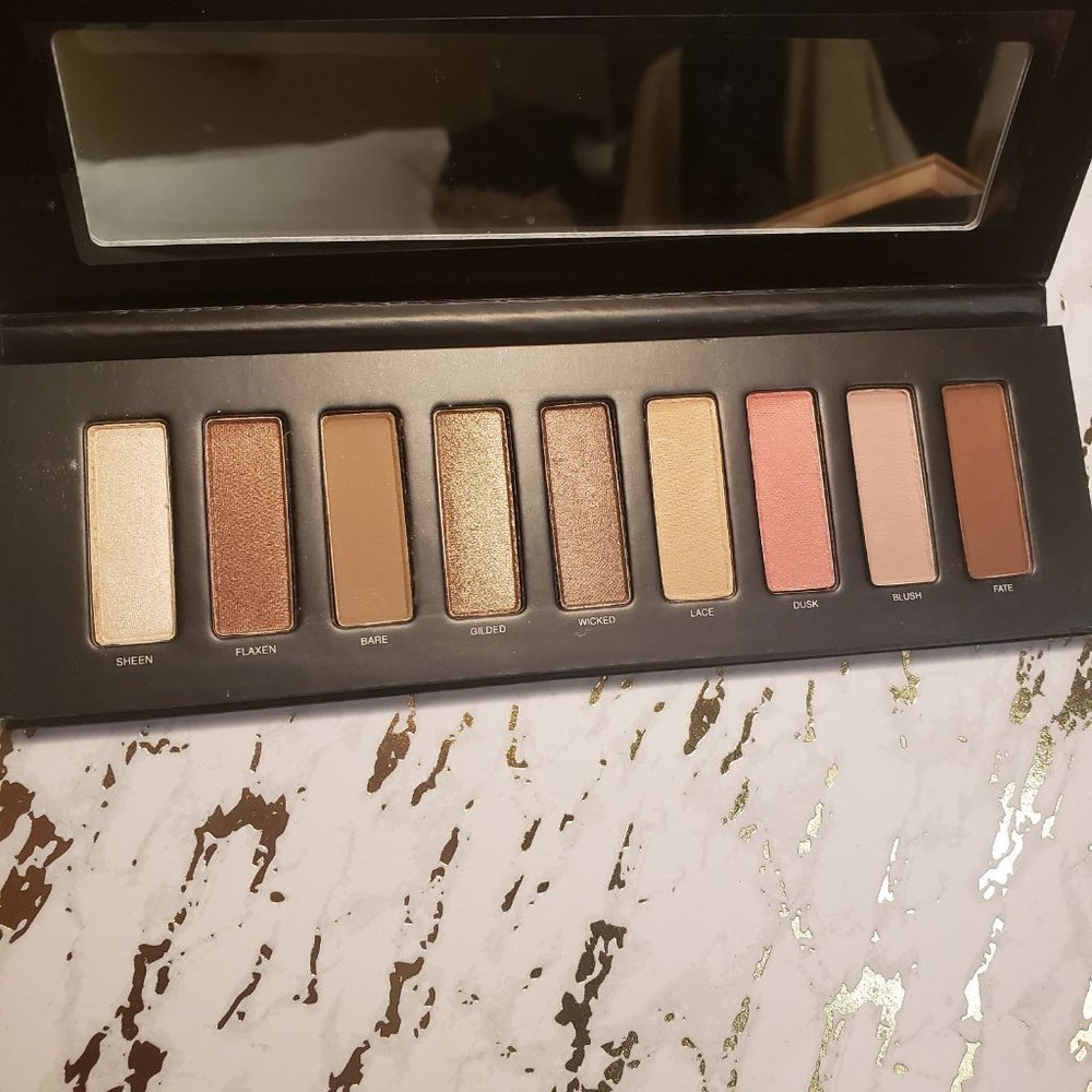 EASE TO WEAR PALETTE